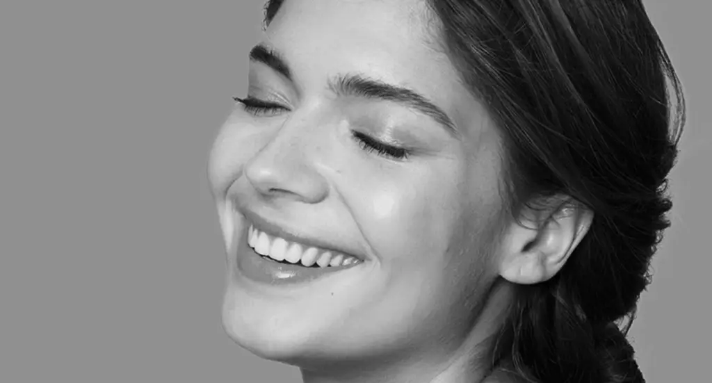 FÜR FRISCHERES AUSSEHEN BOTULINUM-TOXIN